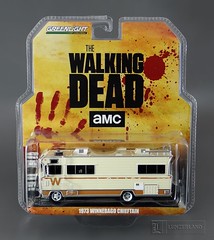 Walking Dead ~ 1973 WINNEBAGO CHIEFTAN 1:64 scale die cast Mint On Card by Greenlight Hollywood Collectibles