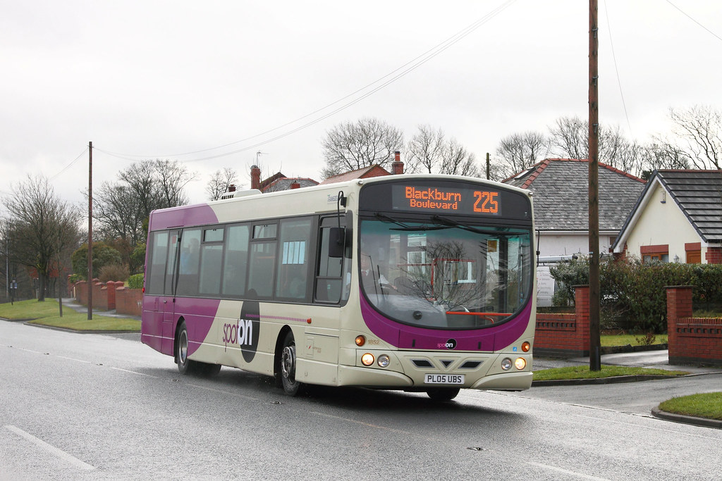 TRANSDEV 1852 | Transdev 1852 [PL05UBS] Volvo B7 with Wright… | Flickr