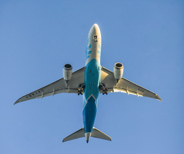 a china southern airlines 787 on approach for 28l