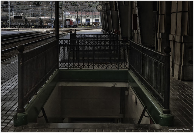 Estació gairebé abandonada. -Almost abandoned station. - Portbou - (Catalonia).