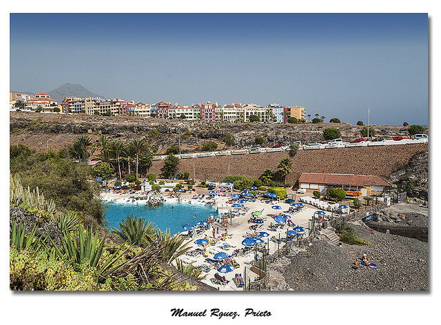 Playa y piscina en costa Adeje - Tenerife