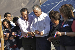 Inauguración del proyecto de generación de energía fotovoltaica y entregaron bonos de riego en Caleta Vítor