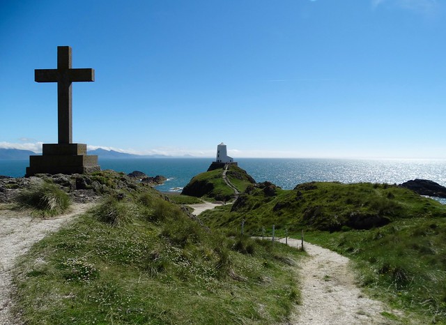 Tŵr Mawr lighthouse and cross