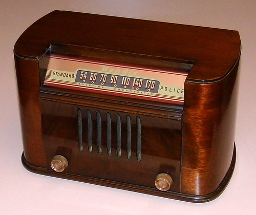 Vintage Bendix Wood Waterfall Table Radio, Model 0526E, Br… | Flickr