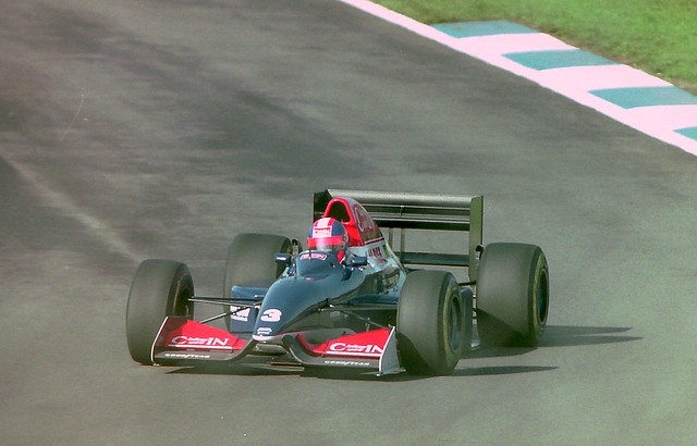 Ukyo Katayama - Tyrrell 020C turns into the Old Hairpin  during practice for the 1993 European GP at Donington