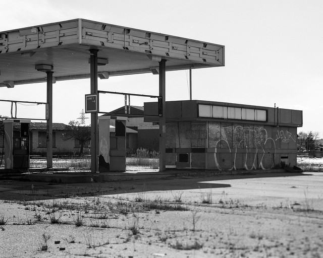 Abandoned gas station on Vince Mazza Way in Stoney Creek