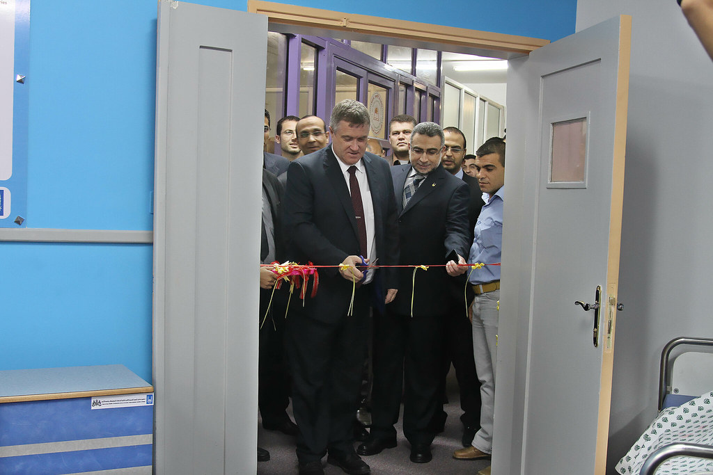 Inaugurating the Health Lab at Al-Azhar University | British Consulate ...