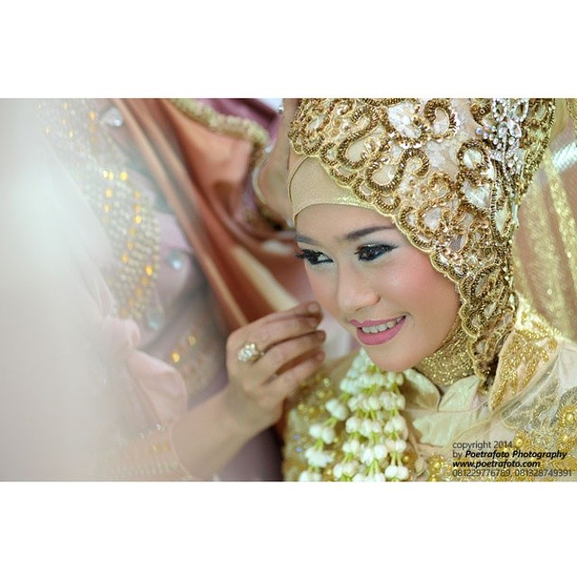 #weddingphoto #beautiful #bride #bridalpreparation #muslimwedding Ayu & Dika #weddingmuslim #Yogyakarta by Poetrafoto Photography