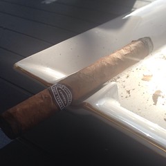 Mr. Gonzalez sats good morning #cigar #cubancigar #rafaelgonzalez #cigarians #cigarlife #cigarporn #cigarrprat #cigaraficionado #gcs #51 #cuba #habana #scm4l #swedishcigarmaffia #botl #sotl #stogie #nowsmoking