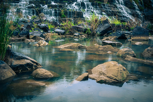 cliff lake wet water rain waterfall drops pond rocks cloudy stones overcast falls vietnam lạt đà pongour lâmđồng đứctrọng