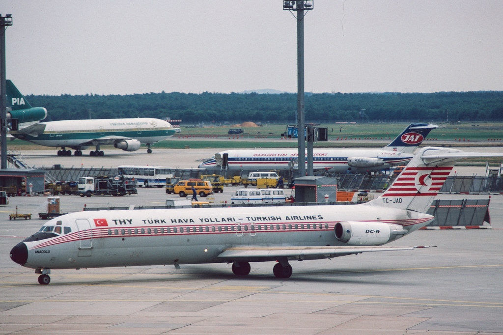 TC-JAD Turkish Airlines DC-9-30 at FRA-85