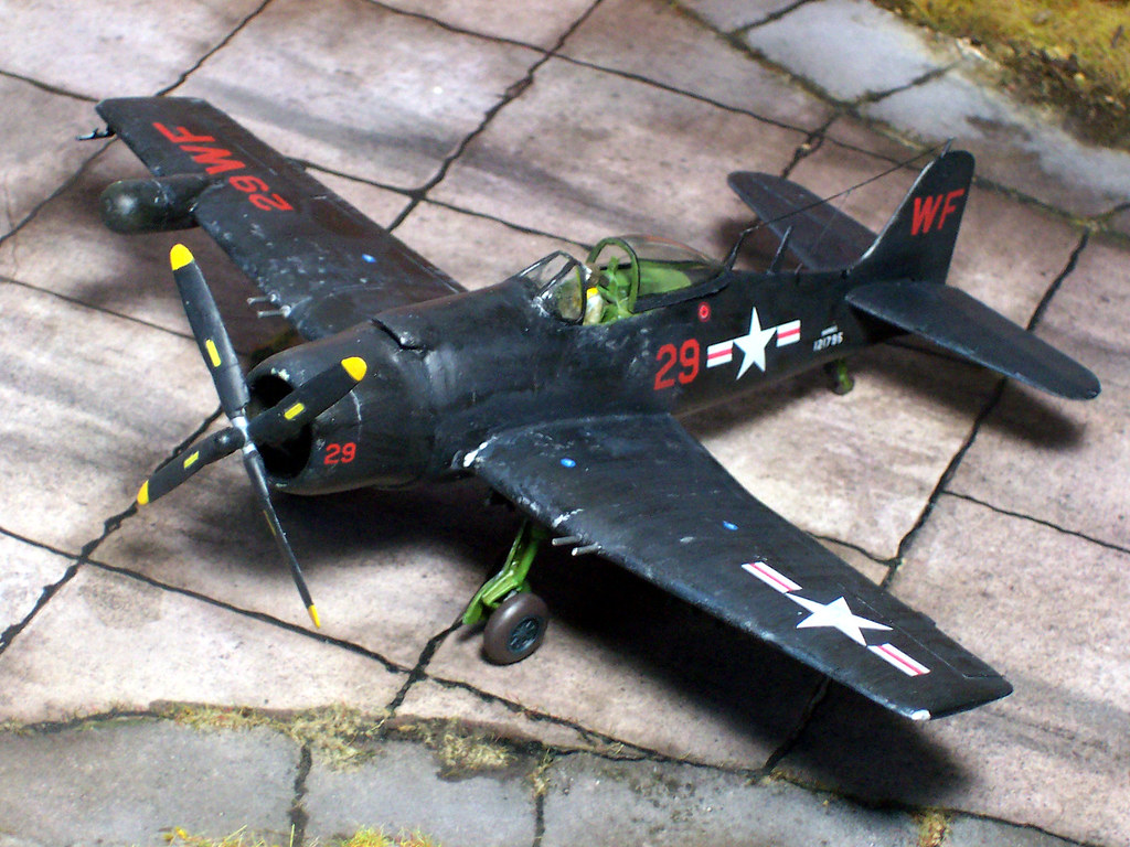 Dogfight Set Grumman F6F Hellcat vs Nakajima BN5 Kate Fertigmodell 1:72 