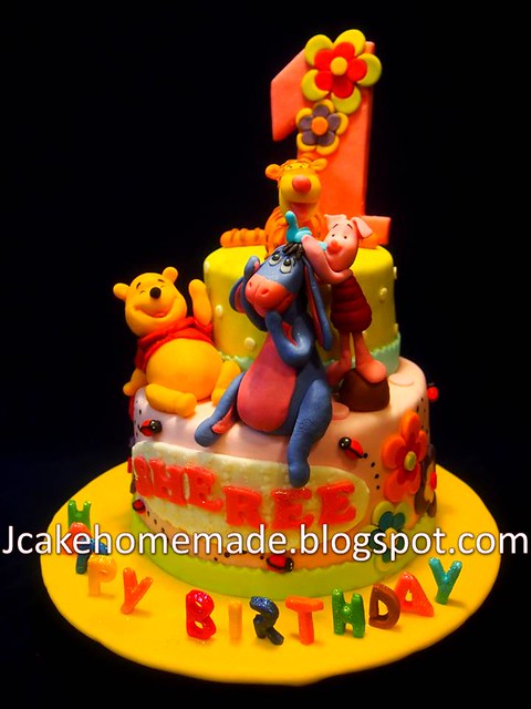 Winnie the Pooh birthday cake小熊维尼蛋糕