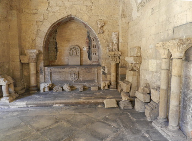 sepulcro claustro galería románica interior iglesia Real Colegiata Basílica de San Isidoro León 14