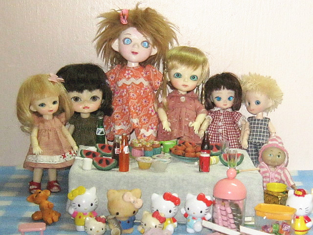 Welcome party for all my dolls