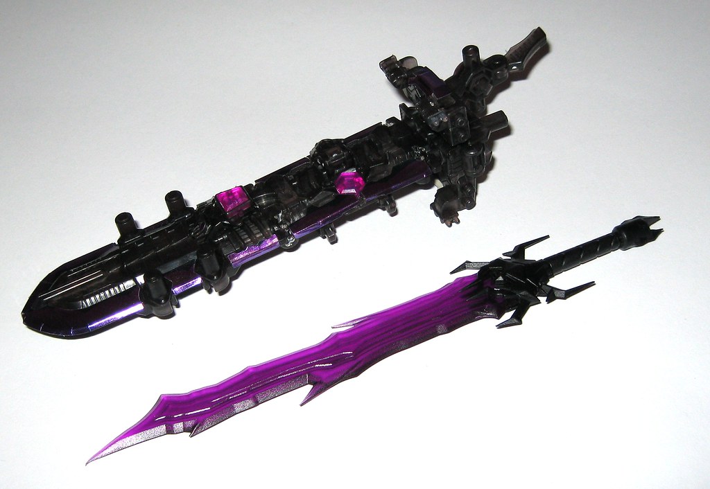 М9 дарк. Звёздный меч трансформеры. Megatron Sword Энергон. Тёмный Звёздный меч Мегатрона. Мегатрон с мечом трансформеры.