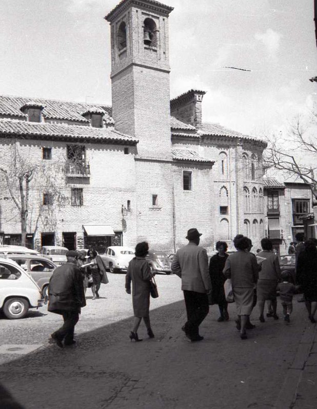 Plaza e iglesia de San Vicente.  Fotografía de 1964. Archivo Municipal de Toledo