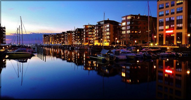 Suécia - Malmo - Esta é a terceira maior cidade da Suécia e a terra da ponte do Oresund, uma das mais notáveis obras de engenharia do século XX que liga o País à Dinamarca sobre o estreito de Oresund.