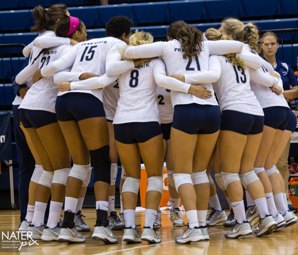 NCAA Girls Volleyball Tournament - Penn State Nittany Lions vs. UIC ...