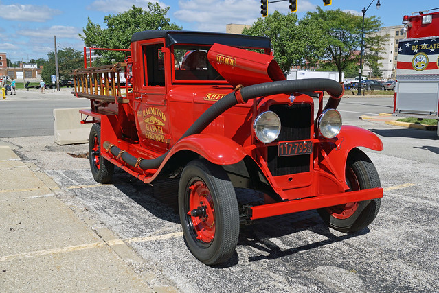 1929 Chevrolet/Howe Fire Apparatus Company Ladder Truck (1 of 2)