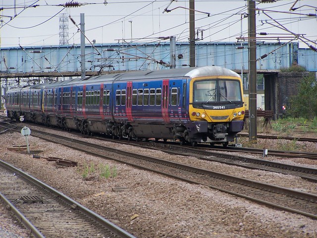 FCC 365541 arrives back at Peterborough on a shunting maneouvre to platform 1 13-09-14