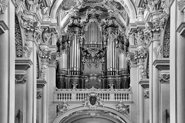 Orgel im Passauer Dom (s/w)