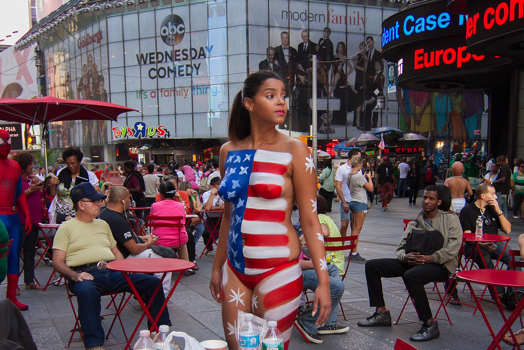 Body Paint models in Times Square
