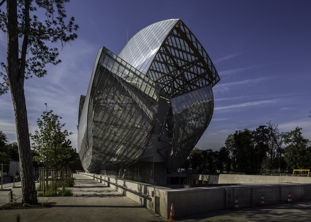 Fondation Louis Vuitton by Frank Gehry, Despite its echoes …