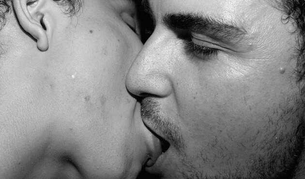 gay-men-kissing