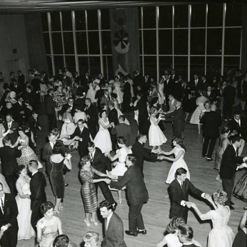 It's #ThrowbackThursday and Homecoming Weekend at #WSU! Pictured are students at the 1960 Homecoming dance in the @compton_union building. #GoCougs #TBT