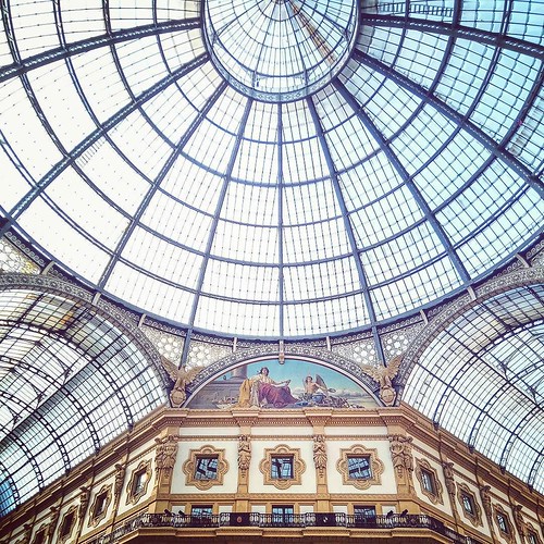 #architecture #galleriavittorioemanuele #galleria #architexture #milan #milano #dome #urban #design #lines #instagood #beautiful #archilovers #architectureporn #lookingup #style #composition #geometry #perspective #geometric #pattern | by MattiaPhotography