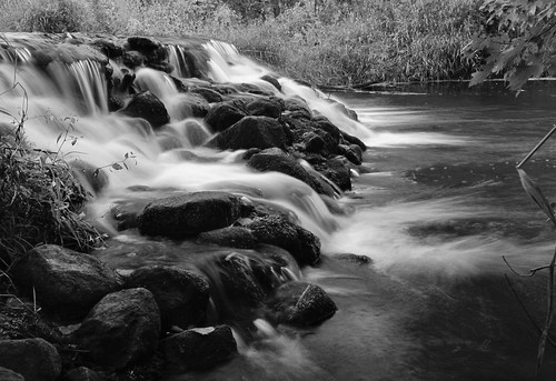 waterfall littleelkhartriver bonneyvillemillcountypark indiana longexposure fall autumn geotagged blackandwhite river nature