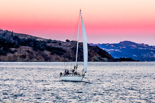 San Francisco from Cavallo Point-7 by Yasu Torigoe, Sailing in the San Francisco Bay at sunset. Taken from Sausalito. California, USApointcavallomarinc
