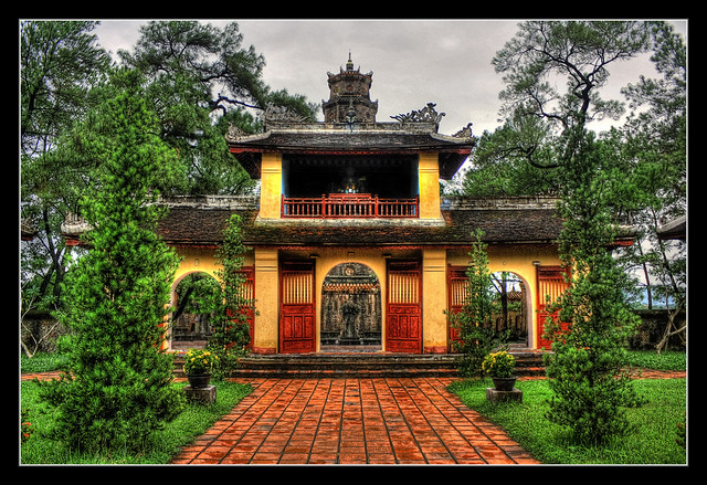 Huế VN - Thiên Mụ Pagoda 10