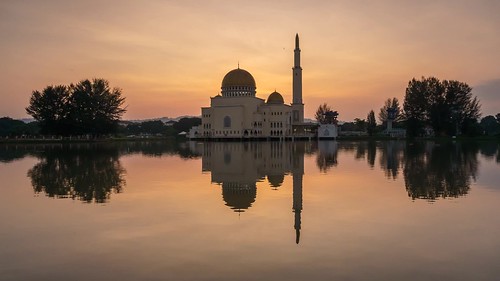 lake reflection sunrise timelapse cloudy mosque lakeview assalam