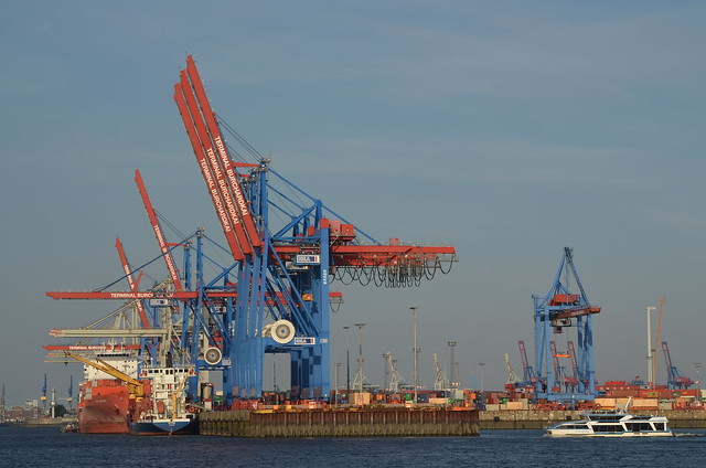 Harbor Tours CONCORDIA passing Hamburg Container Terminal