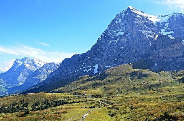 Le Wetterhorn (Alt: 3701m) et la face nord de l'Eiger (alt: 3970m  -  13026ft)  The north face of Eiger  EXPLORE