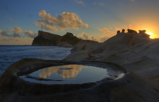神樂  Elusive ~ Sunrise of Sea Candles (Candle Shaped Rock) @ Ye liu Geopark 野柳，燭台石~