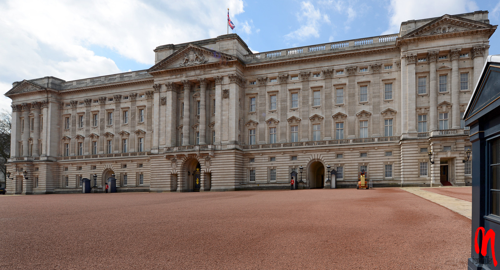 Phot.London.Buckingham.Palace.01.041326.5059.jpg