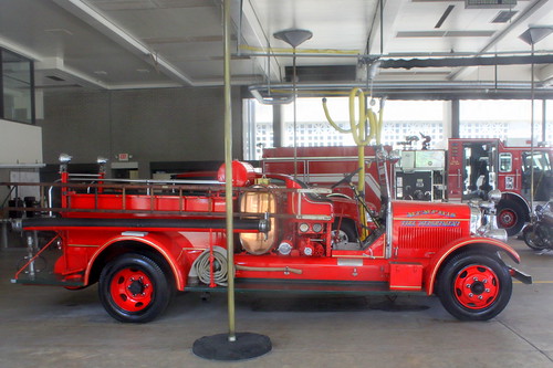 Vintage Fire Engine - downtown Memphis