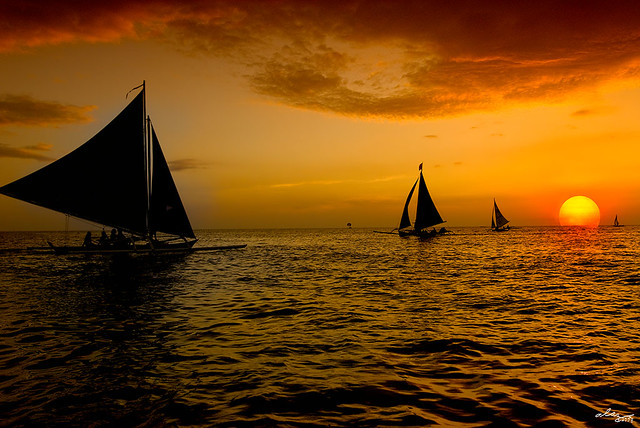 of sailboats & sunsets