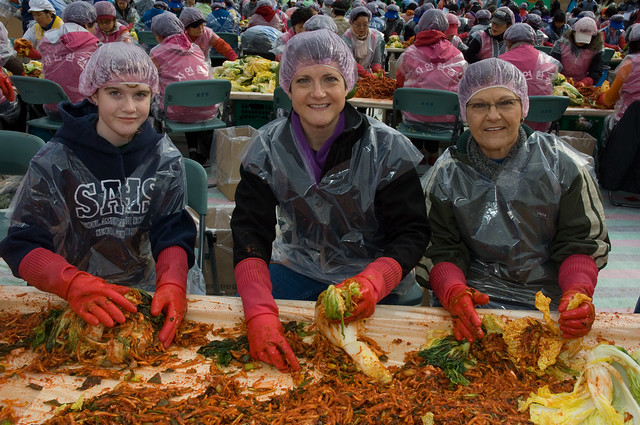 Garrison volunteers make kimchi for needy families