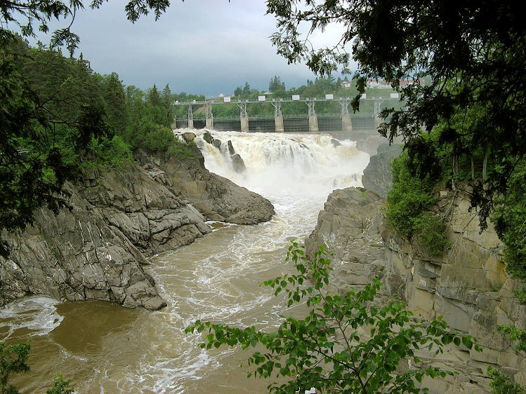 Grand Falls, NB. Photo by Ken McMillan; (CC BY 2.0)