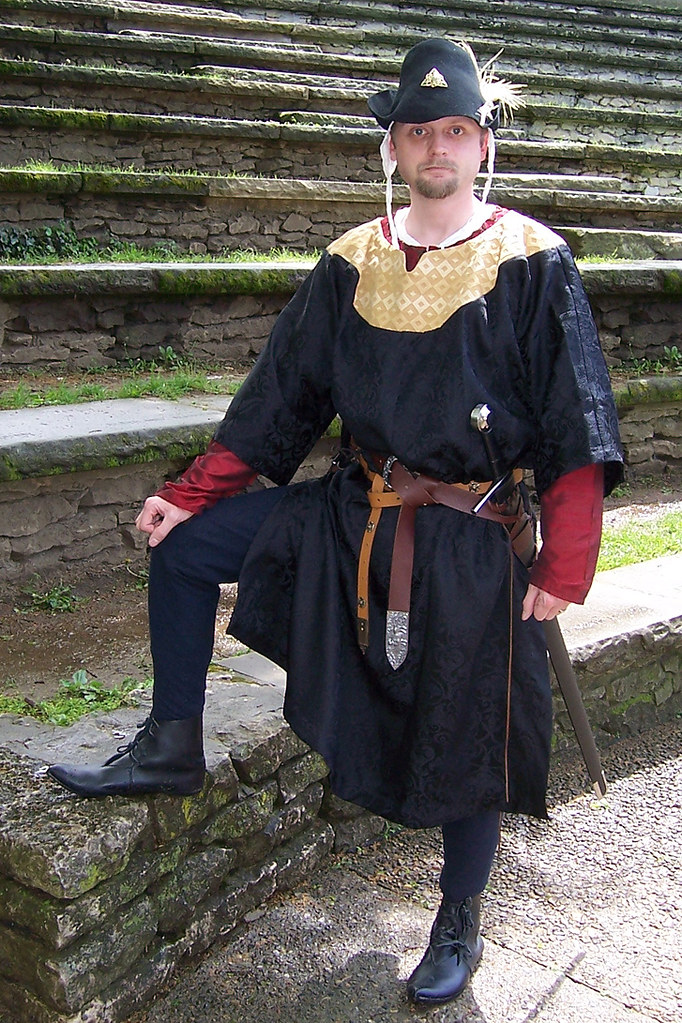 13th century. Средневековое одеяние, 12 век. Мужская одежда 14 век Англия. 13 Век Европа одежда. Наряды Англия 13 век.