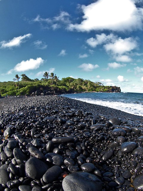 maui 5- black sand beach