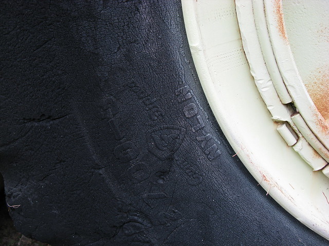 “Gum Dipped” Nylon scraper tire