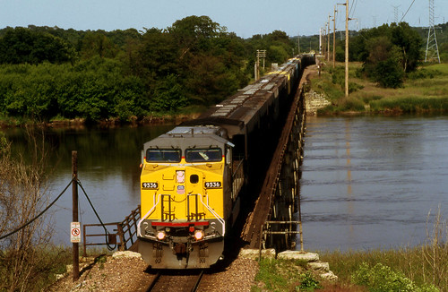 transportation iowa hawkeye train rail railroad