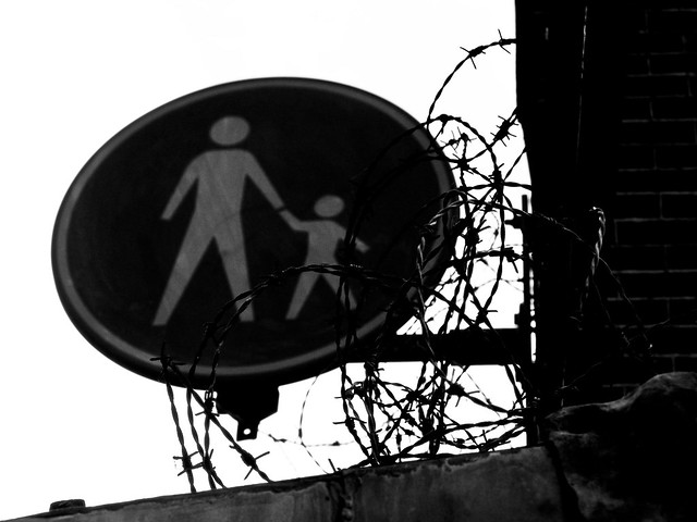 Sign & Barbed Wires - 02Sep05, Amsterdam (Netherlands)