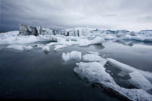 Land of the midnight sun | Midnight sun over icebergs | Flickr