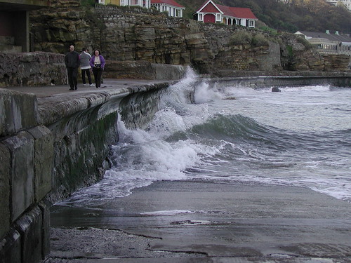 Sea wall with a wave return lip